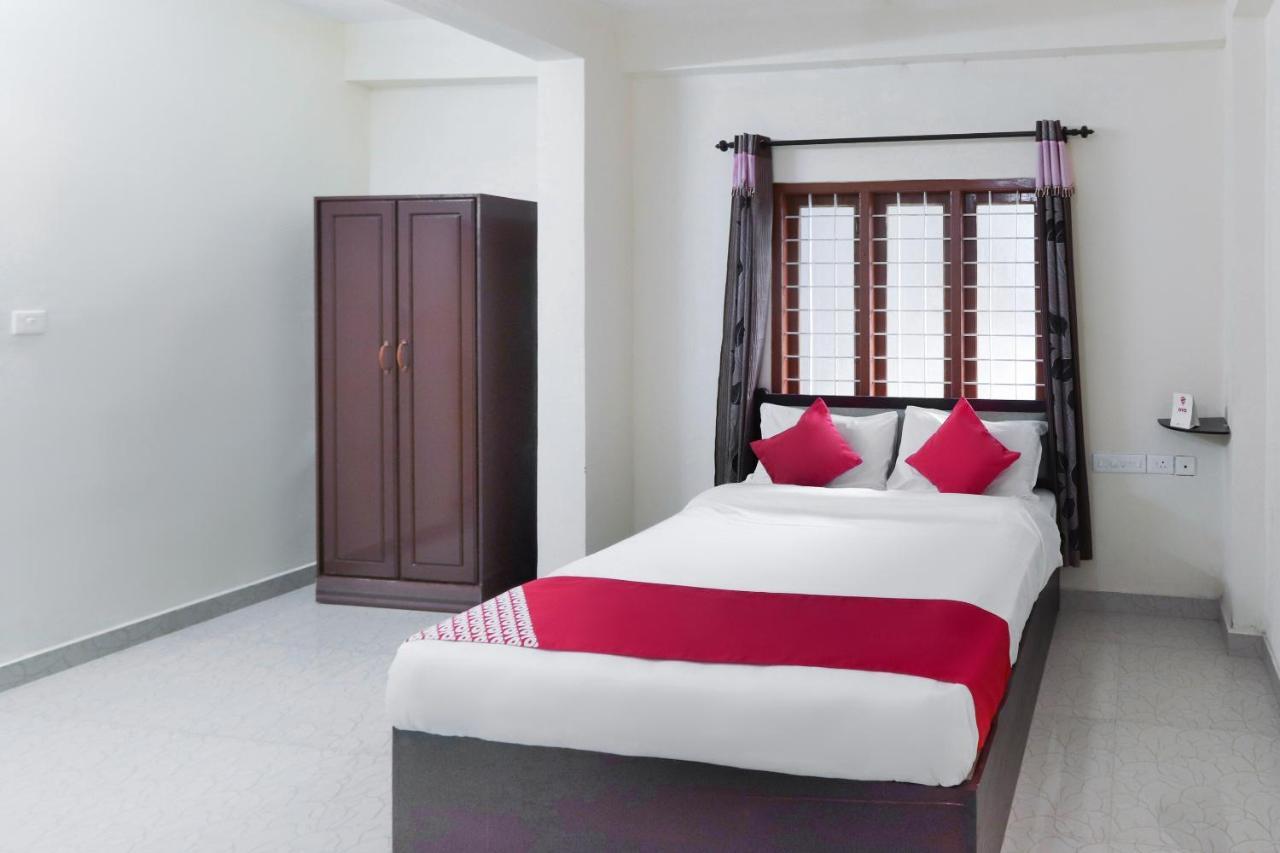 מלון Nedumkandam Oyo 49244 Green Castle Residency מראה חיצוני תמונה